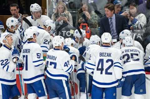 Oct 20, 2016; Saint Paul, MN, USA; Toronto Maple Leafs head coach Mike Babcock talks to his team during the third period against the Minnesota Wild at Xcel Energy Center. The Wild defeated the Maple Leafs 3-2. Mandatory Credit: Brace Hemmelgarn-USA TODAY Sports