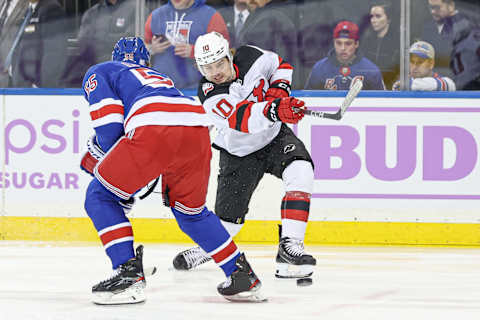 New Jersey Devils right wing Alexander Holtz (10): Vincent Carchietta-USA TODAY Sports