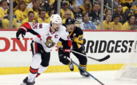 Ottawa Senators defenseman Erik Karlsson (65) skates with the puck as Pittsburgh Penguins center Sidney Crosby (87) chases (Charles LeClaire-USA TODAY Sports)