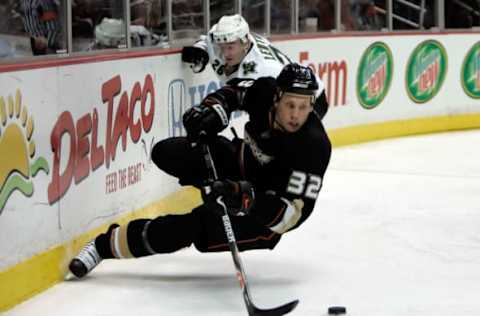 ANAHEIM, CA – NOVEMBER 5: Travis Moen #32 of the Anaheim Ducks is tripped up by Jere Lehtinen #26 of the Dallas Stars in the second period at the Honda Center November 5, 2007, in Anaheim, California. The Stars defeated the Ducks 5-0. (Photo by Jeff Gross/Getty Images)