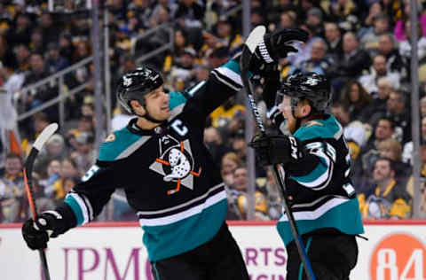 PITTSBURGH, PA – DECEMBER 17: Anaheim Ducks Right Wing Ondrej Kase (25) celebrates his goal with Anaheim Ducks Center Ryan Getzlaf (15) during the second period in the NHL game between the Pittsburgh Penguins and the Anaheim Ducks on December 17, 2018, at PPG Paints Arena in Pittsburgh, PA. (Photo by Jeanine Leech/Icon Sportswire via Getty Images)