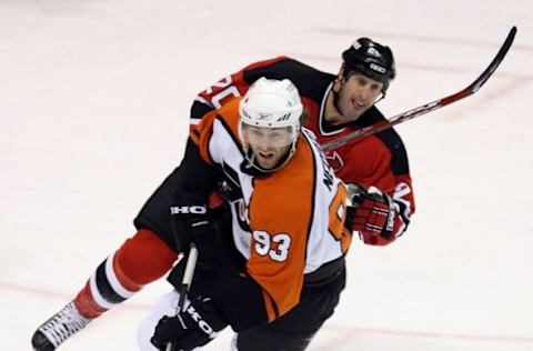 Petr Nedved shields the puck from Jay Pandolfo during his time as a Flyers player. (Photo by Nick Laham/Getty Images)