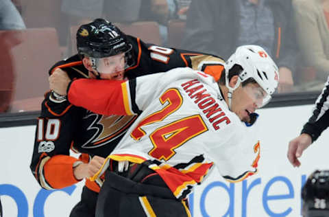 ANAHEIM, CA – OCTOBER 09: Anaheim Ducks right wing Corey Perry (10) fights with Calgary Flames defenseman Travis Harmonic (24) in the first period on October 9, 2017. (Photo by John Cordes/Icon Sportswire via Getty Images)