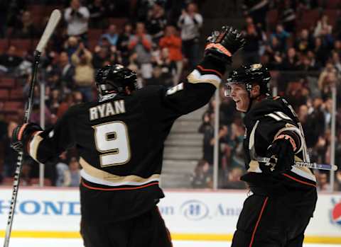 Corey Perry #10 of the Anaheim Ducks celebrates his goal for a 3-2 lead over the Phoenix Coyotes with Bobby Ryan #9 (Photo by Harry How/Getty Images)