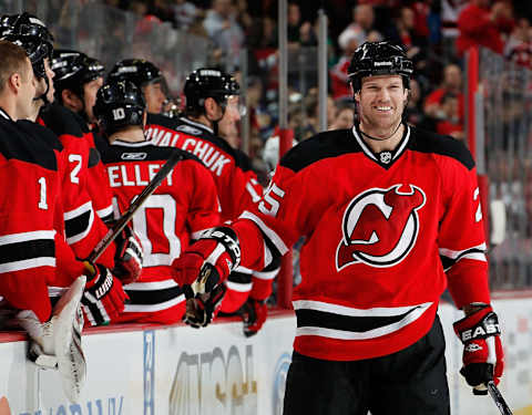 Jason Arnott #25 of the New Jersey Devils (Photo by Paul Bereswill/Getty Images)