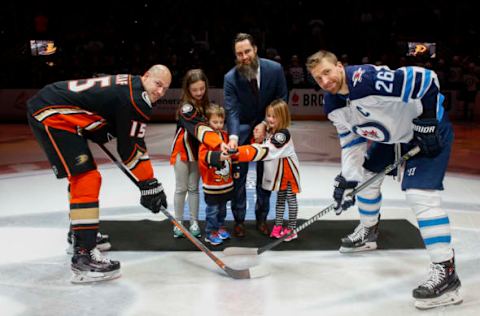 ANAHEIM, CA: Patrick Eaves #18 of the Anaheim Ducks participates in the pre-game puck drop ceremony with his kids along with Blake Wheeler #26 of the Winnipeg Jets and teammate Ryan Getzlaf #15 on January 25, 2018. (Photo by Debora Robinson/NHLI via Getty Images)