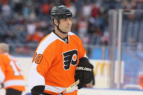 Eric Lindros of the Philadelphia Flyers warms up before the 2012 Bridgestone NHL Winter Classic Alumni Game. (Photo by Jim McIsaac/Getty Images)