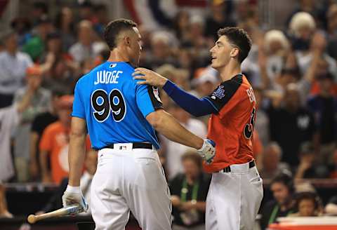 MIAMI, FL – JULY 10: Aaaron Judge #99 of the New York Yankees hugs Cody Belllinger #35 of the Los Angeles Dodgers and the National League during the T-Mobile Home Run Derby at Marlins Park on July 10, 2017 in Miami, Florida. (Photo by Mike Ehhrmann/Getty Images)