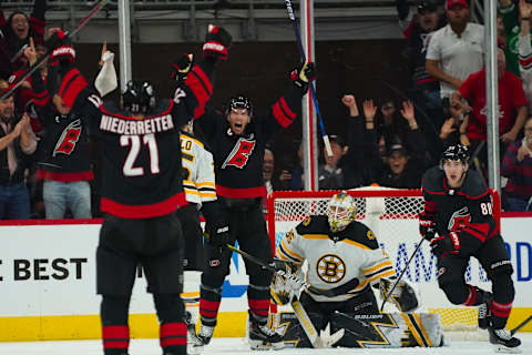 Carolina Hurricanes right wing Nino Niederreiter (21): James Guillory-USA TODAY Sports