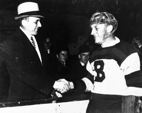 1920S: Eddie Shore of the Boston Bruins shakes the hand of Ace Bailey circa 1920’s. Shore played with the Bruins from 1926-40. (Photo by Bruce Bennett Studios via Getty Images Studios/Getty Images)