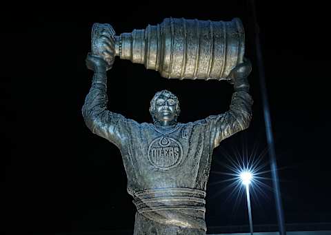 A statue of Wayne Gretzky of the Edmonton Oilers hoisting the Stanley Cup in front of the Wayne Gretzky Sports Centre on January 16, 2017.