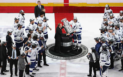 Tampa Bay Lightning with the Stanley Cup. (Photo by Bruce Bennett/Getty Images)