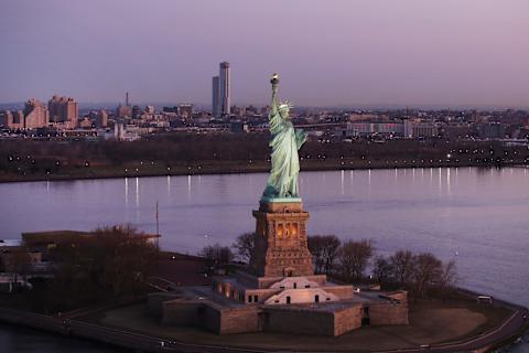 Dawn breaks over The Statue of Liberty as Manhattan. (Photo by Spencer Platt/Getty Images)