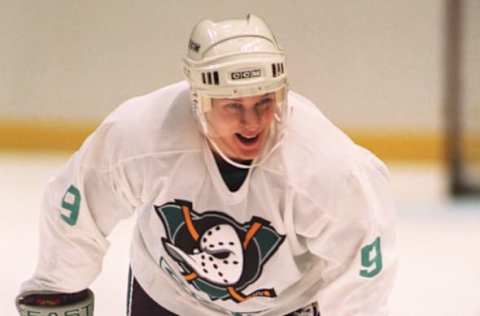 6 Sep 1994: PAUL KARIYA, 1993 FIRST ROUND DRAFT PICK OF THE MIGHTY DUCKS, TAKES A BREATHER DURING TRAINING CAMP WORKOUTS AT THE POND IN ANAHEIM, CALIFORNIA.