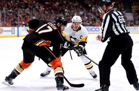 ANAHEIM, CA – JANUARY 17: Ryan Kesler #17 of the Anaheim Ducks wins a faceoff from Sidney Crosby #87 of the Pittsburgh Penguins at Honda Center on January 17, 2018, in Anaheim, California. (Photo by Harry How/Getty Images)