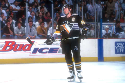 ANDOVER, MD – NOVEMBER 01: Mario Lemieux (Photo by Mitchell Layton/Getty Images)