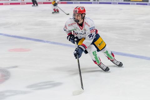 AUGSBURG, GERMANY – OCTOBER 04: Lukas Reichel of Eisbaeren Berlin controls the ball during the DEL match between Augsburger Panther and Eisbaeren Berlin at Curt-Frenzel-Stadion on October 4, 2019 in Augsburg, Germany.(Photo by TF-Images/Getty Images)