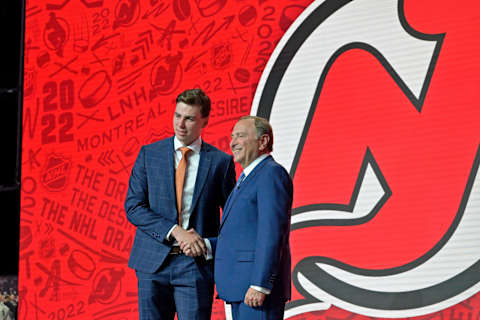 Simon Nemec shakes hands with NHL commissioner Gary Bettman: Eric Bolte-USA TODAY Sports