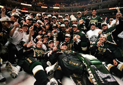 The Dallas Stars pose for a team photo with the Stanely Cup: (Elsa Hasch /Allsport)