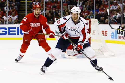 Nov 18, 2015; Detroit, MI, USA; Washington Capitals center Brooks Laich (21) skates with the puck in the third period against the Detroit Red Wings at Joe Louis Arena. Mandatory Credit: Rick Osentoski-USA TODAY Sports