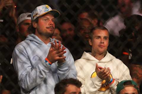 GLENDALE, ARIZONA – JUNE 12: Auston Matthews of the Toronto Maple Leafs and musician Justin Bieber in attendance to UFC 263 at Gila River Arena on June 12, 2021 in Glendale, Arizona.