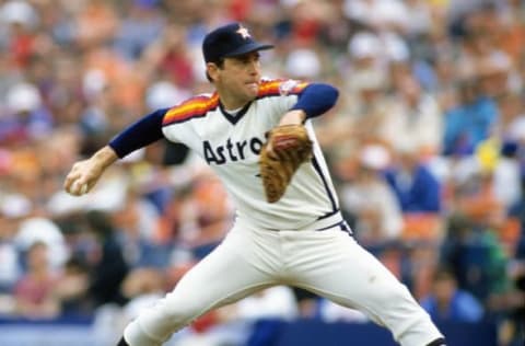 FLUSHING, NY – OCTOBER 1986: Nolan Ryan #34 of the Houston Astros pitching to the New York Mets during the League Championship Series at Shea Stadium in October 1986. (Photo by Ronald C. Modra/Sports Imagery/Getty Images)