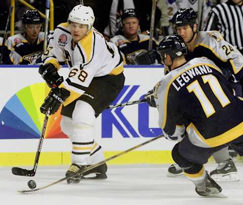 Jaromir Jagr (L) of the Pittsburgh Penguins (KAZUHIRO NOGI/AFP via Getty Images)