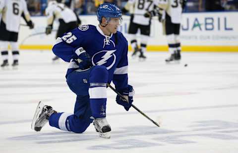 May 20, 2016; Tampa, FL, USA; Tampa Bay Lightning defenseman Matt Carle (25) works out prior to game four of the Eastern Conference Final of the 2016 Stanley Cup Playoffs against the Pittsburgh Penguins at Amalie Arena. Mandatory Credit: Kim Klement-USA TODAY Sports