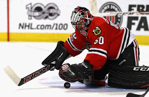 CHICAGO, IL – JANUARY 10: Corey Crawford #50 of the Chicago Blackhawks makes a save against the Detroit Red Wings at the United Center on January 10, 2017 in Chicago, Illinois. (Photo by Jonathan Daniel/Getty Images)