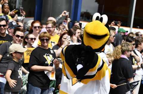 PITTSBURGH, PA – JUNE 14: Pittsburgh Penguins mascot ‘Iceberg’ entertains the fans during the 2017 Pittsburgh Penguins Stanley Cup Champion Victory Parade on June 14, 2017 in Pittsburgh, PA. (Photo by Jeanine Leech/Icon Sportswire via Getty Images)