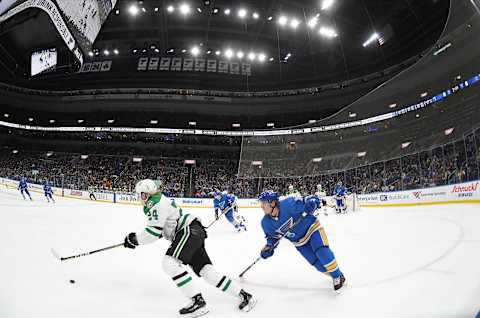 ST. LOUIS, MO – MARCH 02: Dallas Stars leftwing Roope Hintz (24) and St. Louis Blues center Robert Thomas (18) go after a loose puck during an NHL game between the Dallas Stars and the St. Louis Blues on March 02, 2019, at Energizer Center, St. Louis, MO. (Photo by Keith Gillett/Icon Sportswire via Getty Images)