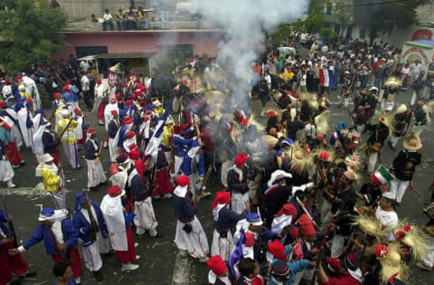 Actors stage the Battle of Puebla on Cinco de Mayo.