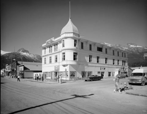 The Golden North Hotel in Skagway, Alaska, circa 1898.