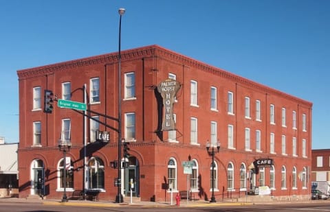 The exterior of the Palmer House Hotel in Minnesota.