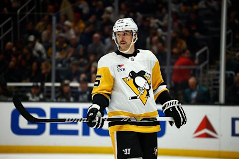 LOS ANGELES, CALIFORNIA – NOVEMBER 09: Erik Karlsson #65 of the Pittsburgh Penguins at Crypto.com Arena on November 09, 2023 in Los Angeles, California. (Photo by Ronald Martinez/Getty Images)