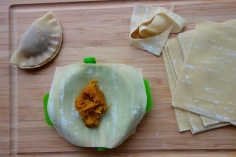 Wonton filled with pumpkin puree