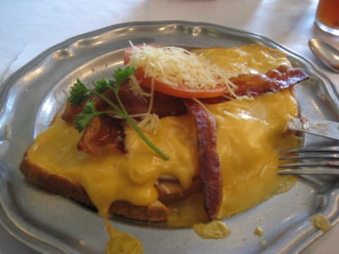 hot brown sandwich