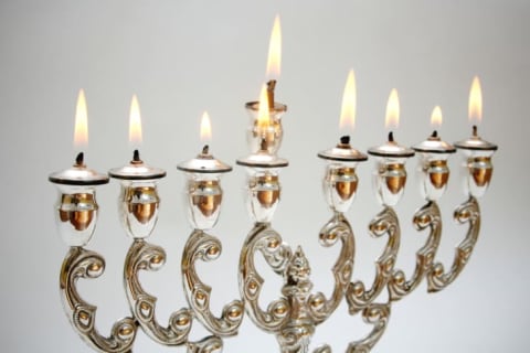 a menorah that uses olive oil and wicks