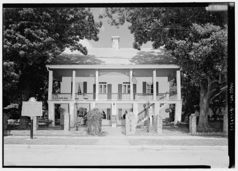 The Kate Chopin House in Nachitoches Parish, Louisiana, circa 1933. The house burned down in 2008.