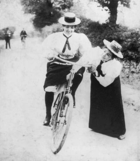 Women cyclists