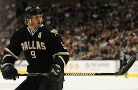 DALLAS – JANUARY 12: Mike Modano #9 of the Dallas Stars during play against the Detroit Red Wings at the American Airlines Center on January 12, 2009 in Dallas, Texas. (Photo by Ronald Martinez/Getty Images)