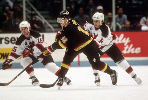 Vancouver Canucks, Pavel Bure #10 (Photo by Focus on Sport/Getty Images)