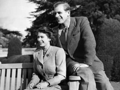 Princess Elizabeth of Great Britain and her husband Philip the Duke of Edinburgh, pose during their honeymoon, 25 November 1947 in Broadlands estate, Hampshire