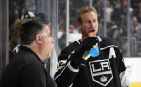 LOS ANGELES, CA – APRIL 7: Jeff Carter #77 of the Los Angeles Kings takes a water break before a game against the Dallas Stars at STAPLES Center on April 7, 2018 in Los Angeles, California. (Photo by Adam Pantozzi/NHLI via Getty Images)