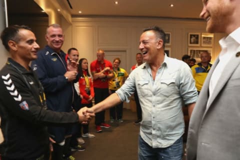 Bruce Springsteen shakes the hand of a war veteran at the Invictus Games