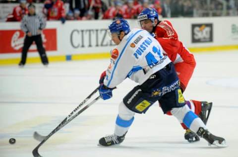 Jaromir Jagr of Czech Republic (R) fights for a puck with Pasi Puistola of Finland during their EURO Hockey tour match Czech Republic vs Finland on April 21, 2011 in Brno city. Czech Republic defeated Finland 2-1. AFP PHOTO/ MICHAL CIZEK (Photo credit should read MICHAL CIZEK/AFP via Getty Images)