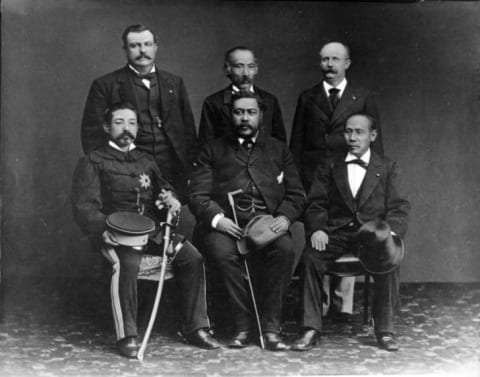 King Kalākaua and his aides in Japan in 1881. Front row, left to right: Prince Higashifushimi, King Kalākaua, and Japanese finance minister Sano Tsunetami. Back row, left to right: Charles Hastings Judd, Japanese Finance Ministry official Tokunō Ryōsuke, and William Nevins Armstrong.