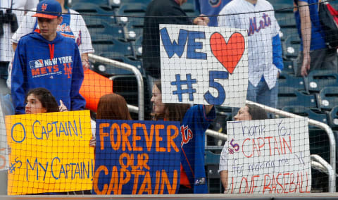 NEW YORK, NY – SEPTEMBER 29: Fans show support for David Wright #5 of the New York Mets during batting practice before a game against the Miami Marlins at Citi Field on September 29, 2018 in the Flushing neighborhood of the Queens borough of New York City. The Mets defeated the Marlins 1-0 in 13 innings. (Photo by Jim McIsaac/Getty Images)