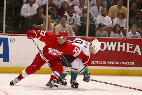 2003 Season: Mighty Ducks of Anaheim sweep Detroit Redwings out of the Stanley Cup playoffs on 4/16/03, and Player Kris Draper. (Photo by Henry DiRocco/Getty Images)