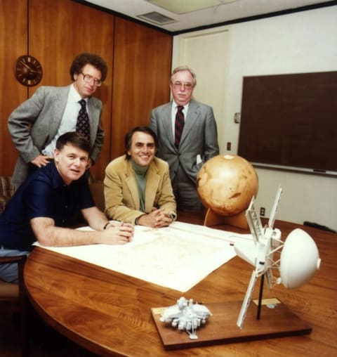 Carl Sagan, Bruce Murray (seated), Louis Friedman (standing, left), and Harry Ashmore (standing, right) formed The Planetary Society in 1980.